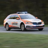 Dimanche matin, la police cantonale a intercepté un véhicule qui avait roulé à contresens sur l'autoroute A9 dans le Haut-Valais (image d'illustration).